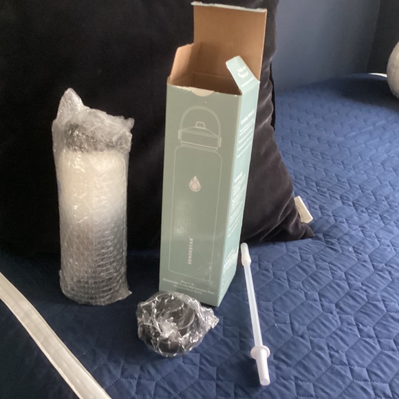 SENDESTAR Stainless Steel Water Bottle,2 Lids 40 oz. New  - Picture 1 of 3